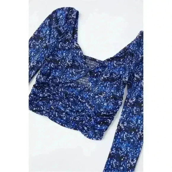 URBAN OUTFITTERS CROP TOP MEDIUM JULIANA CREPE CUTOUT CROPPED BLUE STAR … - Picture 4 of 6